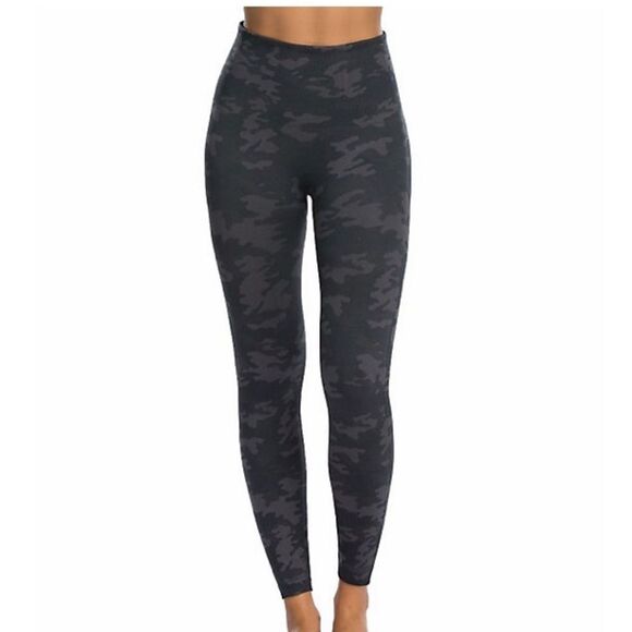 NWT Spanx Look At Me Now Seamless Legging - Picture 1 of 9
